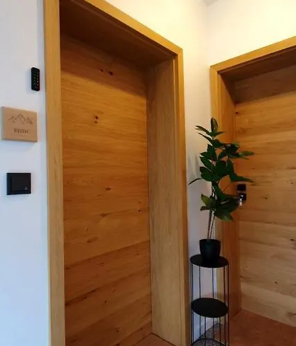 Chalet-uni- Boxspringbett Kueche-ruhig-parkplatz